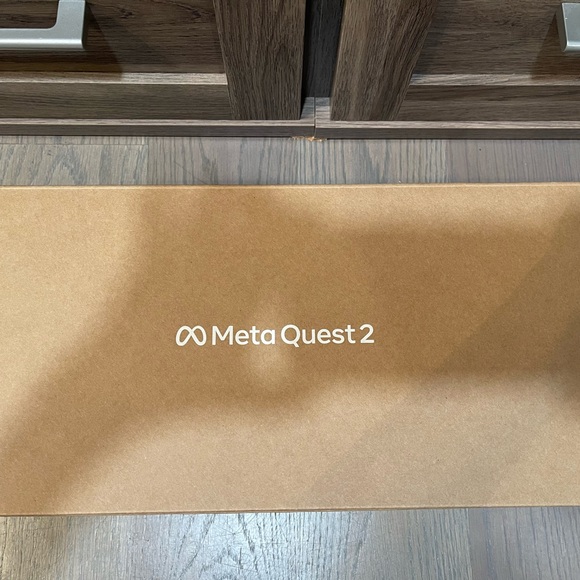 Gently pre owned Metta Quest 2 128 GB with xtra memory - Picture 3 of 8